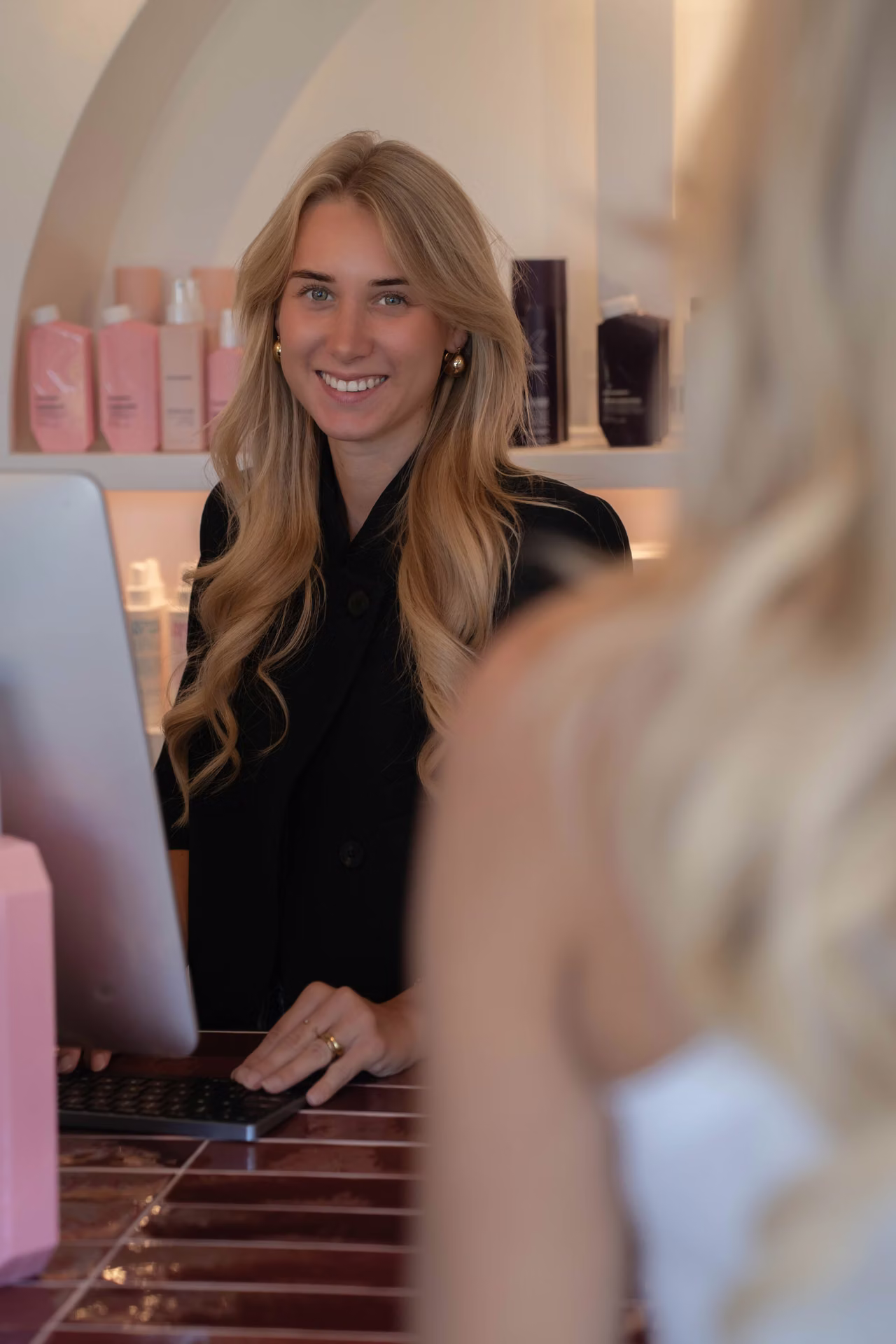 Fleur in de salon van Favoriev